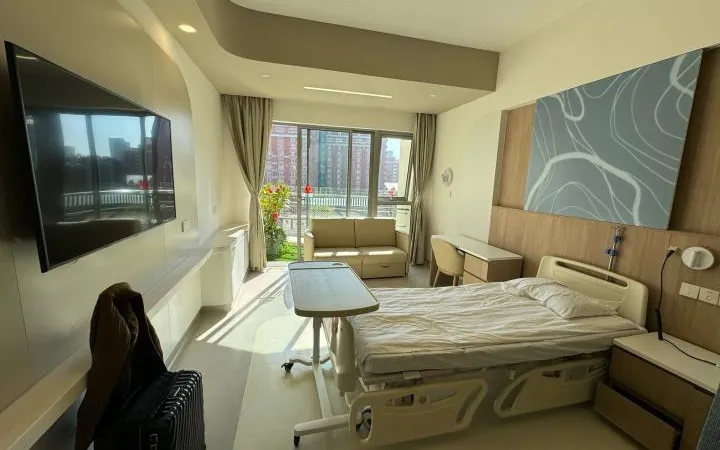 Chambre d'hôpital moderne — standard de prise en charge en milieu hospitalier spécialisé