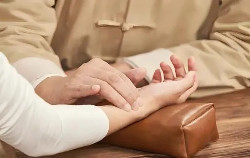 Soins attentifs dans un établissement partenaire spécialisé en neurologie